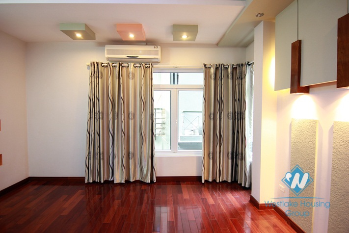 Nice house with 3 to 4 bedrooms for rent in Tay Ho